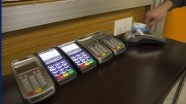 Başkalarına ait kredi kartlarıyla fatura ödeyen 3 kişi tutuklandı