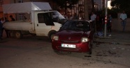 Başkent’te otomobille kamyonet çarpıştı: 6 kişi yaralandı