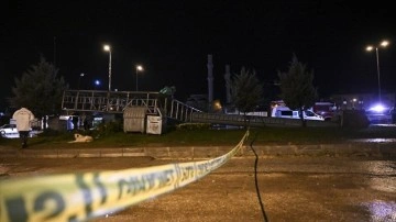 Başkentte devrilen reklam panosunun altında kalan 1 kişi öldü