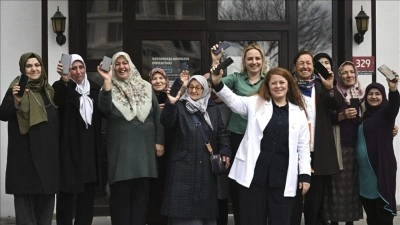 Başkentte kadınlar akıllı telefon eğitimiyle dijital d&uuml;nyayı &ouml;ğretiyor