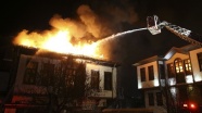 Başkentte tarihi Hamamönü&#039;nde yangın