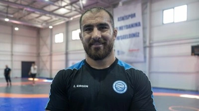 Başpehlivan Feyzullah Akt&uuml;rk, Kırkpınar'a altın kemeri kuşanmak i&ccedil;in gidecek