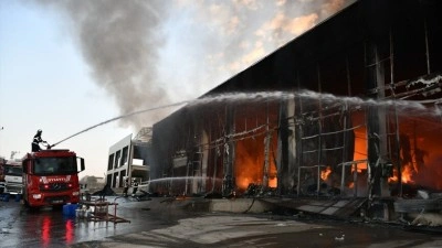 Batman'da marketlere ait depolarda &ccedil;ıkan yangın s&ouml;nd&uuml;r&uuml;ld&uuml;