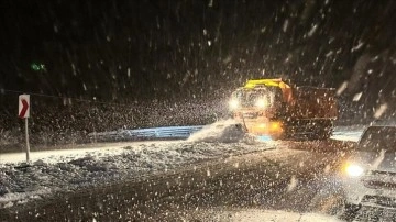 Bayburt-Erzurum kara yolu, kar ve tipi nedeniyle kapandı