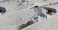 Bayburt'ta haziran ayında yayla yollarında karla mücadele