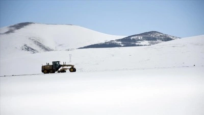 Bayburt'ta "kar kaplanları" Ramazan Bayramı i&ccedil;in mesaisini s&uuml;rd&uuml;r&uuml;yor