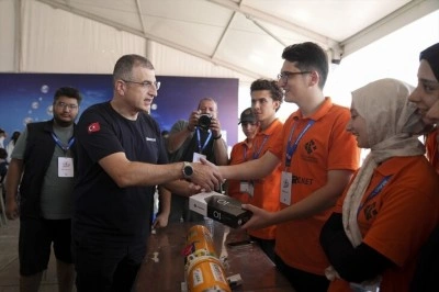 Baykar Genel M&uuml;d&uuml;r&uuml; Haluk Bayraktar, TEKNOFEST Mavi Vatan'da yarışan takımlara T3 Gemstone O1 h