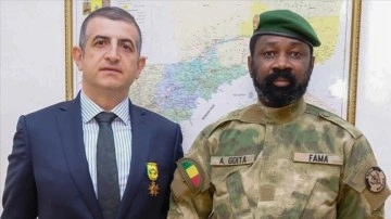 Baykar Genel Müdürü Haluk Bayraktar'a Mali'ye hizmetlerinden dolayı Ulusal Nişan verildi