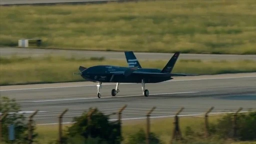 Bayraktar KIZILELMA PT-4, AB Kalkışlı Aerodinamik Sistem Tanımlama Testi'ni başarıyla tamamladı