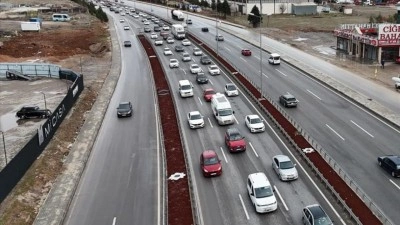 Bayram tatilinden d&ouml;nenler Kırıkkale'de trafik yoğunluğu oluşturdu