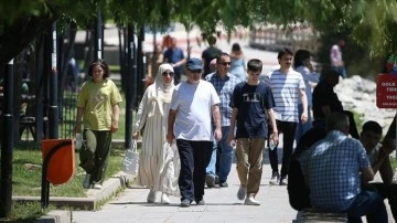 Bayram tatilini Ankara'da geçirecekler park ve bahçelerin yolunu tuttu