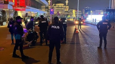 Bayramın ilk g&uuml;n&uuml;nde "Huzur İstanbul" denetimlerinde 527 kişi g&ouml;zaltına alındı