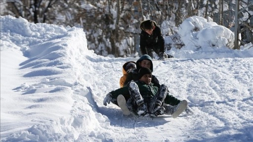 Bazı illerde kar nedeniyle yarın eğitime ara verildi