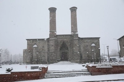 Bazı illerde nisanda kar etkili oldu