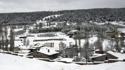 Bazı illerde nisanda kar etkisini s&uuml;rd&uuml;r&uuml;yor