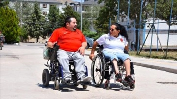 Bedensel engelli çift, şampiyonalara birbirlerinden güç alarak hazırlanıyor