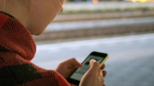 Belçika'da okullarda cep telefonu yasağı 2025-2026'da yürürlüğe giriyor