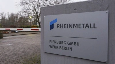 Berlin'de aktivistler İsrail i&ccedil;in m&uuml;himmat &uuml;reten Rheinmetall şirketini protesto etti