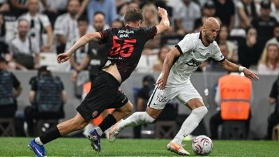 Beşiktaş, Danimarka'da tur i&ccedil;in sahaya &ccedil;ıkacak