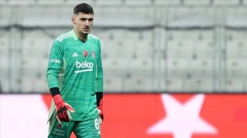 Beşiktaş, genç kaleci Emre Bilgin'le sözleşme yeniledi