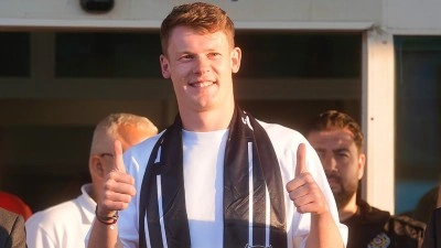 Beşiktaş'ın yeni kalecisi Alexander N&uuml;bel, taraftarlarla buluşmak i&ccedil;in heyecanlı