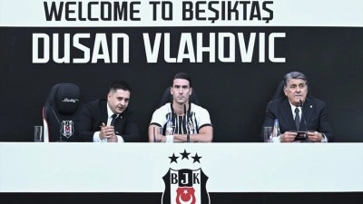 Beşiktaş Kul&uuml;b&uuml;, Sırp golc&uuml; Dusan Vlahovic i&ccedil;in imza t&ouml;reni d&uuml;zenledi