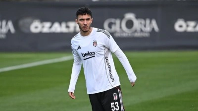 Beşiktaş'ta Emirhan Top&ccedil;u, rahatsızlığı nedeniyle Trabzonspor ma&ccedil;ında oynamayacak