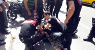 Beşiktaş’ta motosiklet, polis aracına çarptı!