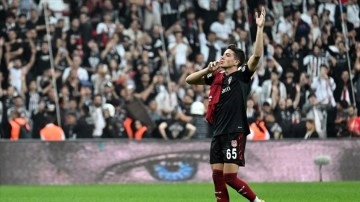 Beşiktaş, Yakup Arda Kılıç'la profesyonel sözleşme imzaladı