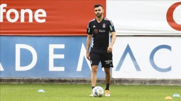 Beşiktaşlı futbolcu Ghezzal'ın oğlu ve kayınvalidesi Fransa'da trafik kazası geçirdi