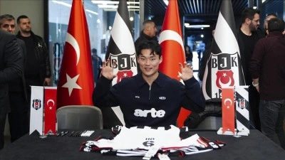 Beşiktaşlı Hyeon-gyu Oh, imza g&uuml;n&uuml;nde taraftarlarla buluştu