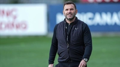 Beşinci şampiyonluğuna giden Okan Buruk, Fatih Terim ile farkı kapatıyor