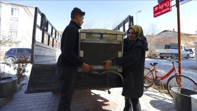 Beyaz eşya tamircisi "Aslı usta" 5 yıldır arızalara &ccedil;&ouml;z&uuml;m &uuml;retiyor