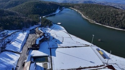 Beyaz &ouml;rt&uuml;yle kaplı Topuk Yaylası havadan g&ouml;r&uuml;nt&uuml;lendi