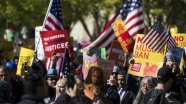 Beyaz Saray önünde Trump'ın 'seyahat yasağı' protesto edildi