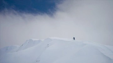 Beyaza bürünen Tunceli dağlarında kış tırmanışları başladı