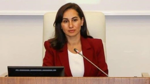 Beykoz Belediye Başkan Vekili Gürzel ve CHP'li iki meclis üyesi partilerinden istifa etti