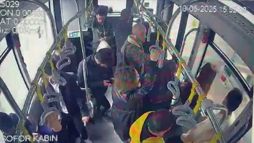 Beylikdüzü'ndeki metrobüs kazası araç içi kamerasında
