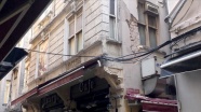 Beyoğlu&#039;nda 5 katlı binada çökme tehlikesi