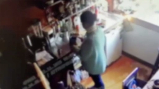 Beyoğlu'nda bulaşık deterjanıyla yapılan kahveyi içen müşterinin zehirlendiği iddiası