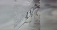 Beyoğlu'ndaki bayrak hırsızları kamerada