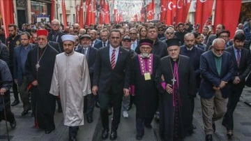 Beyoğlu'nda "İstiklal Bizim" birlik ve beraberlik yürüyüşü düzenlendi