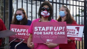 Biden'ın gazilerin tedavisi için imzaladığı yasa sonrası, hemşireler protesto düzenledi
