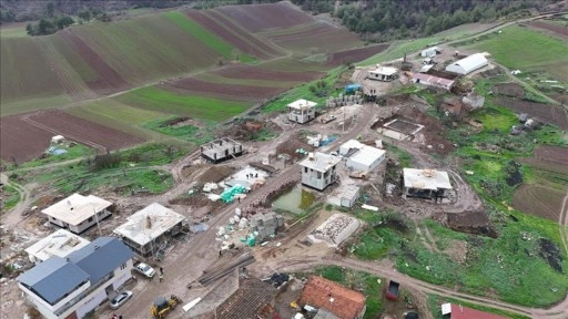 Bilecik'teki orman yangınında evleri zarar görenler için başlatılan konut inşaatları sürüyor