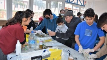 Bilecik'te gençler insansız hava araçlarını üretmeyi ve kullanmayı öğreniyor