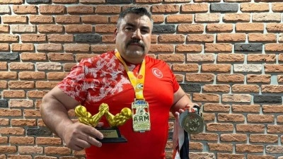 Bileği b&uuml;k&uuml;lmeyen milli sporcudan peş peşe 4 birincilik, 1 Avrupa şampiyonluğu