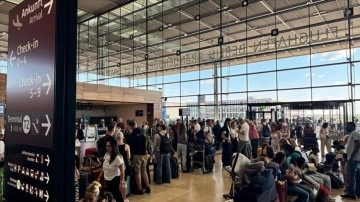 Bilgisayar sistemlerindeki küresel yazılım sorunu sebebiyle dünya genelinde hava trafiği aksadı