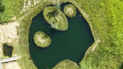 Bing&ouml;l'de y&uuml;zen adalara ev sahipliği yapan Turnalar G&ouml;l&uuml; su altından g&ouml;r&uuml;nt&uuml;lendi