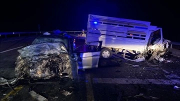 Bingöl'de otomobil ile kamyonetin çarpıştığı kazada 3 kişi öldü