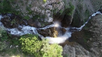 Bingöl'de ulaşımının zor olduğu Yoncalık Şelalesi dronla görüntülendi